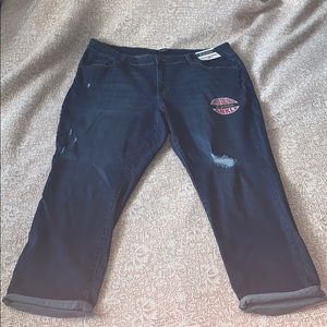 D. Jeans cuffed ankle girlfriend jeans